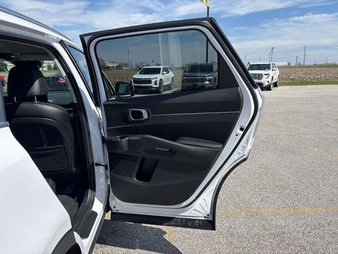 Used 2024 Kia Sorento S image 14