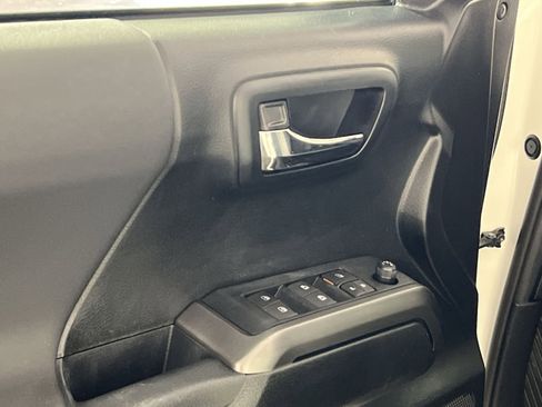 Used 2021 Toyota Tacoma TRD Off-Road w/ Technology Package image 15