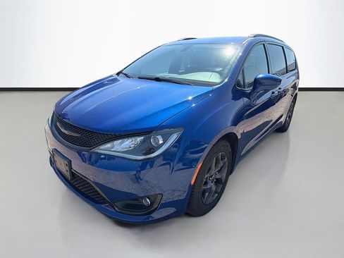 Used 2020 Chrysler Pacifica Touring-L w/ S Appearance Package FWD image 5