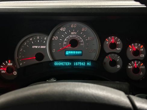 Used 2004 HUMMER H2 w/ Preferred Equipment Group AWD/4WD image 28