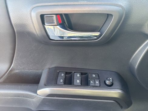 Used 2022 Toyota Tacoma TRD Off-Road image 26