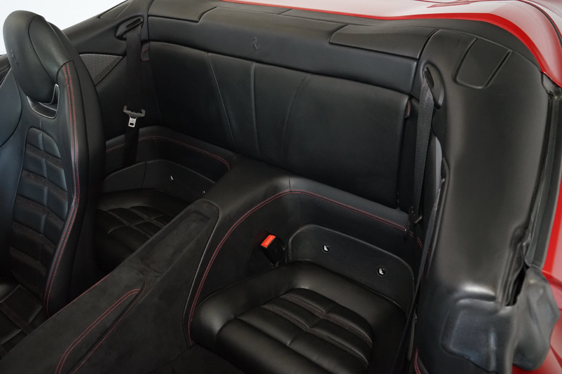 Used 2019 Ferrari Portofino RWD image 17