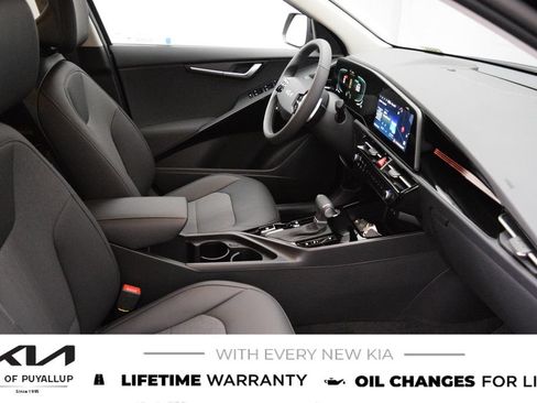 New 2026 Kia Niro EX FWD image 16