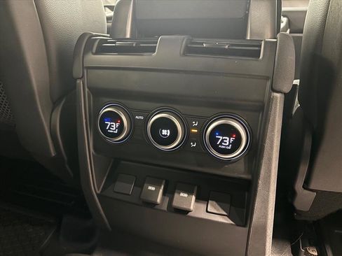 Used 2023 Land Rover Defender 110 SE image 35