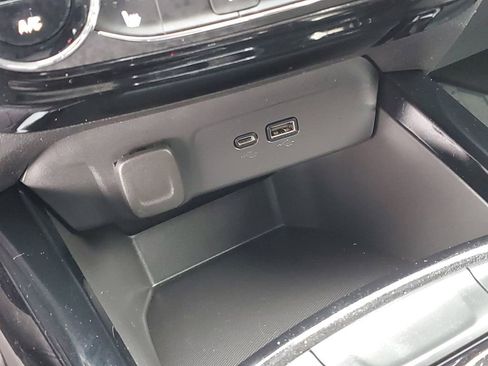 Used 2025 Chevrolet Trax LT w/ LT Convenience Package image 20