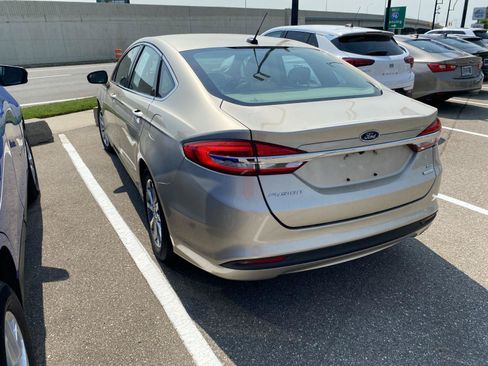 Used 2017 Ford Fusion SE FWD image 30