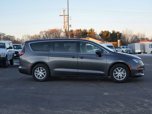 Used 2020 Chrysler Voyager LX image 2