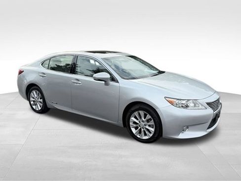Used 2013 Lexus ES 300h w/ Luxury Pkg FWD image 28