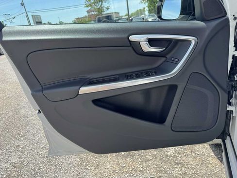 Used 2018 Volvo V60 T5 Cross Country AWD/4WD image 29