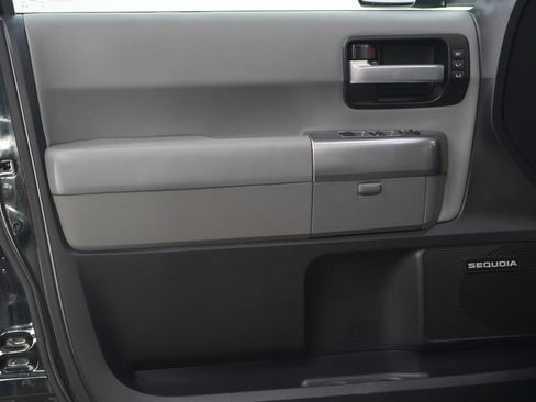 Used 2018 Toyota Sequoia Limited image 24