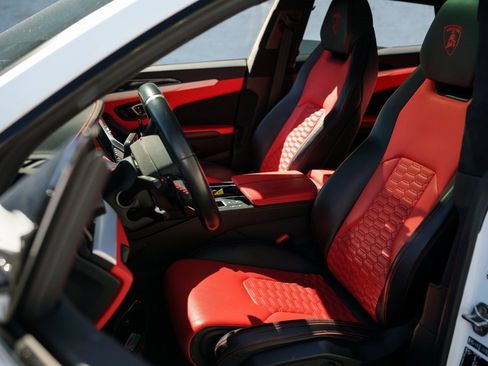 Used 2021 Lamborghini Urus image 22