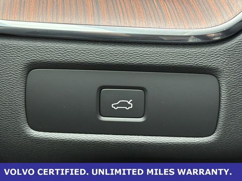 Certified 2023 Volvo XC60 B5 Ultimate w/ Climate Package image 19
