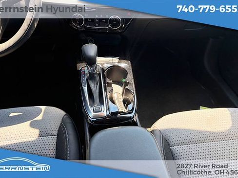 Used 2025 Chevrolet Trax LT FWD image 13