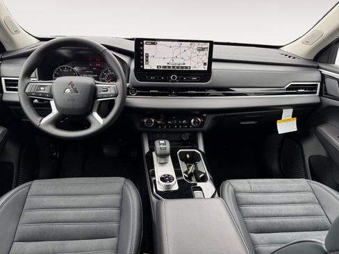 Used 2025 Mitsubishi Outlander SE AWD/4WD image 10