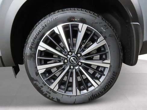 New 2026 Nissan Pathfinder Platinum AWD/4WD image 9