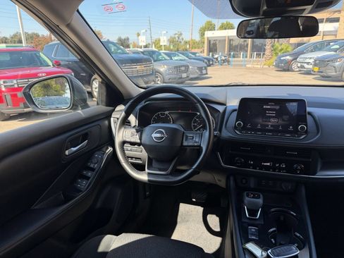 Used 2025 Nissan Rogue SV FWD image 35