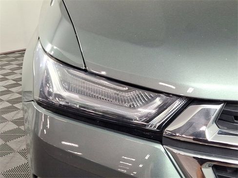 Used 2022 Chevrolet Traverse LT image 9