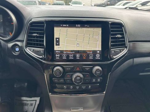Used 2019 Jeep Grand Cherokee Laredo w/ 18" Wheel & 8.4" Radio Group AWD/4WD image 16