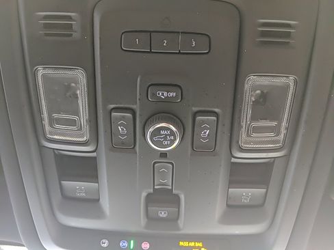 Used 2023 GMC Yukon Denali Ultimate image 34