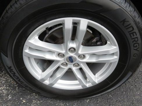 Certified 2022 Ford Explorer XLT w/ Equipment Group 202A image 30