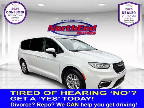 Used 2023 Chrysler Pacifica Touring-L FWD image 1