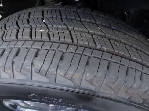 Used 2025 Toyota Tacoma TRD Sport AWD/4WD image 15