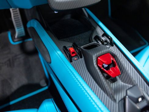 Used 2025 Lamborghini Revuelto image 54