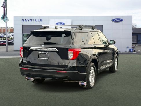 Used 2022 Ford Explorer XLT image 4