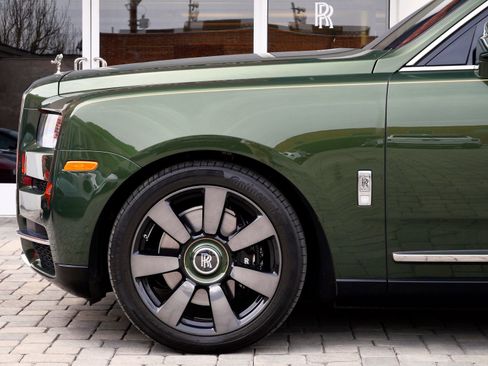 Used 2023 Rolls-Royce Cullinan w/ Cullinan Package image 12