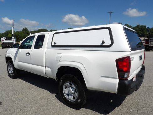 Used 2021 Toyota Tacoma SR RWD image 4