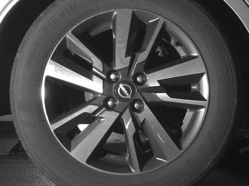 Used 2025 Nissan Versa SV FWD image 15
