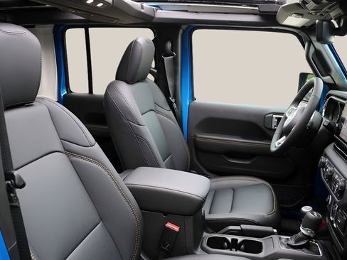 New 2026 Jeep Wrangler Unlimited Sahara AWD/4WD image 23