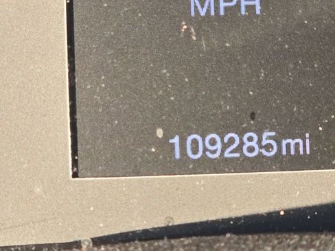 Used 2017 Jeep Renegade Latitude w/ Safety & Security Group image 2