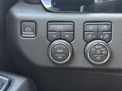 Used 2022 Chevrolet Silverado 1500 LTZ w/ LTZ Premium Texas Edition AWD/4WD image 25