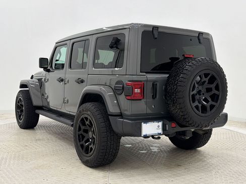 Used 2019 Jeep Wrangler Unlimited Sahara AWD/4WD image 3
