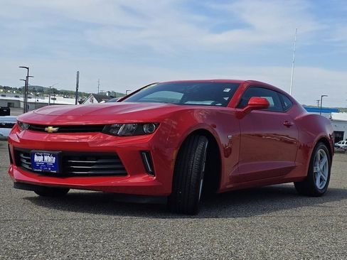 Used 2017 Chevrolet Camaro LT RWD image 10