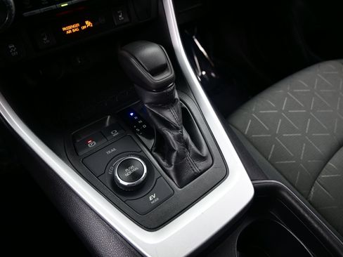 Used 2021 Toyota RAV4 XLE w/ Convenience Package AWD/4WD image 22
