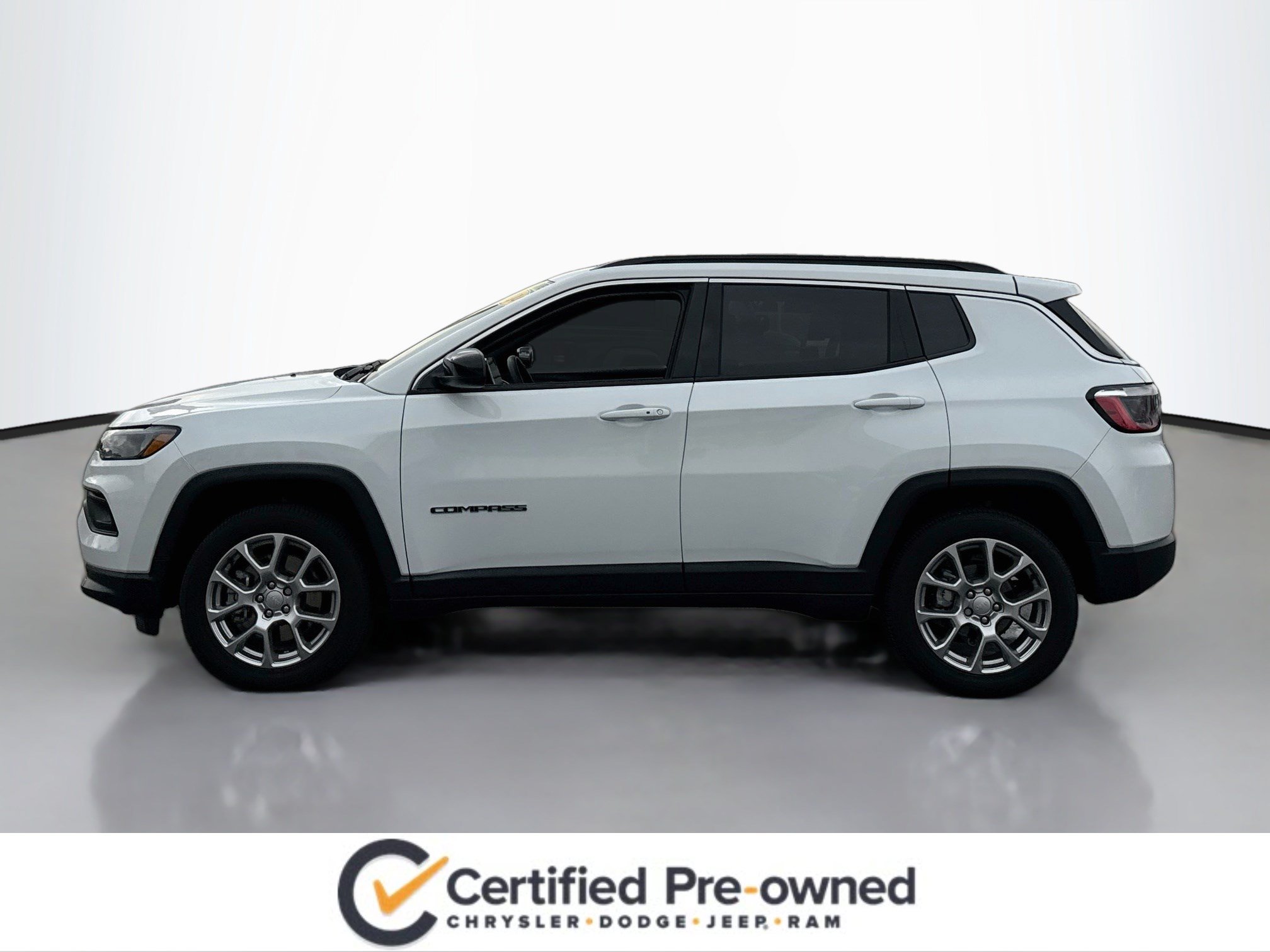 Used 2024 Jeep Compass Latitude AWD/4WD image 4