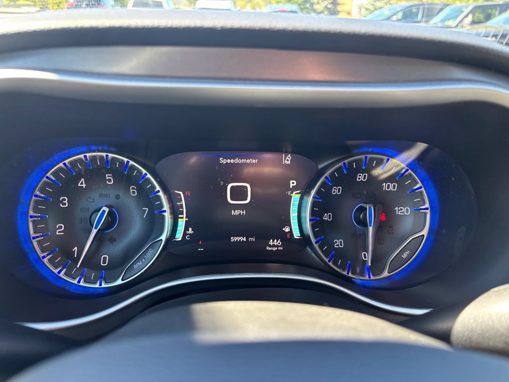 Used 2024 Chrysler Pacifica Touring-L FWD image 25
