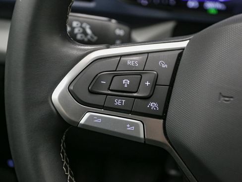 Certified 2023 Volkswagen Taos SE w/ Panoramic Sunroof Package image 36