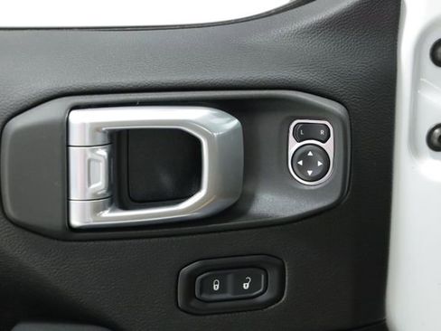 Used 2022 Jeep Wrangler Unlimited Sahara w/ Cold Weather Group image 31