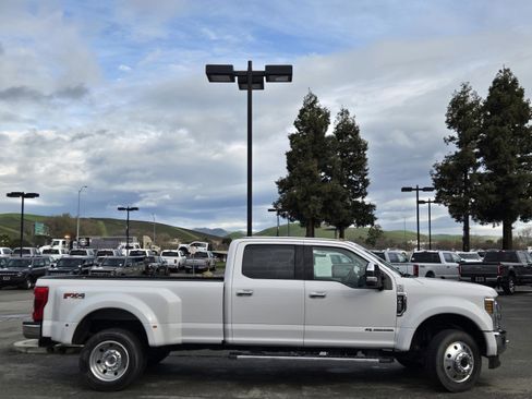 Used 2019 Ford F450 XLT w/ XLT Premium Package image 3