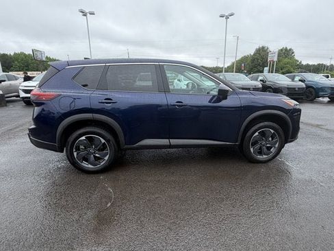 Used 2024 Nissan Rogue SV FWD image 4