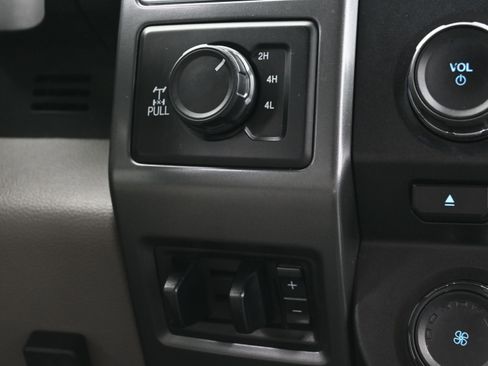 Used 2017 Ford F350 XLT w/ XLT Premium Package image 34