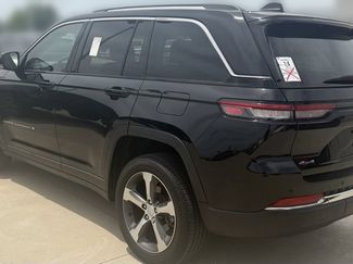 Used 2023 Jeep Grand Cherokee Limited w/ Trailer Tow Prep Group (B) AWD/4WD video 3