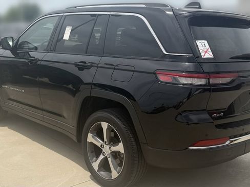 Used 2023 Jeep Grand Cherokee Limited w/ Trailer Tow Prep Group (B) AWD/4WD image 3