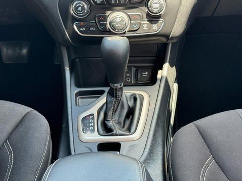Used 2016 Jeep Cherokee Latitude w/ Comfort/Convenience Group FWD image 16