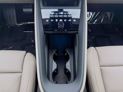 New 2026 Porsche Macan Electric image 20