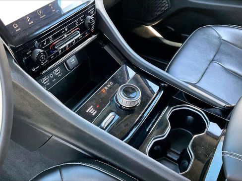 Used 2023 Jeep Grand Cherokee Limited AWD/4WD image 32