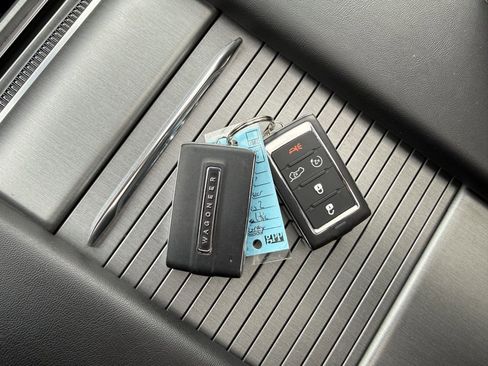 Used 2023 Jeep Wagoneer Series II image 33